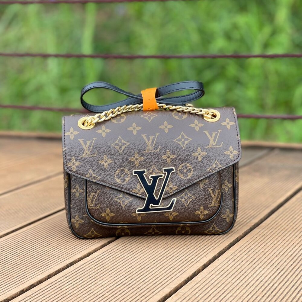 💎✨AUTHENTIC✨💎Louis Vuitton PASSY Monogram bag